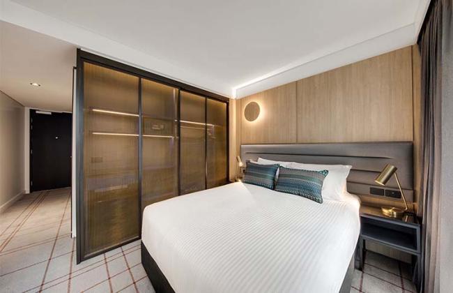 Vibe Hotel Sydney Darling Harbour Guest Room